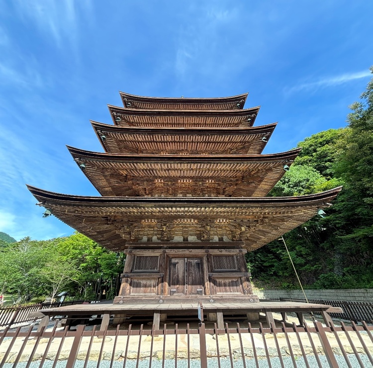 、日本三名塔のひとつとして知られる国宝・瑠璃光寺五重塔を訪れました。 歴史ある美しい景観に触れ、山口の歴史と文化を感じる貴重な時間